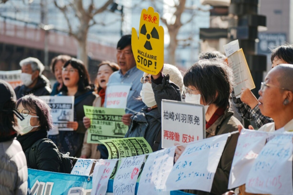 Manifestation contre le redémarrage de la centrale nucléaire de Kashiwazaki-Kariwa devant le siège de Tepco à Tokyo, le 19 janvier 2026