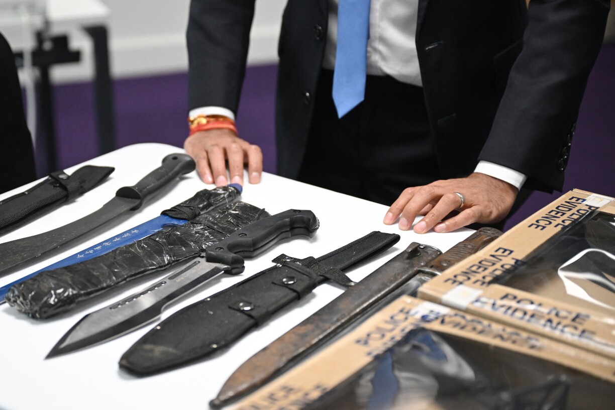 Une machette, comme celle qui figure sur cette image, a également été utilisée lors de l’agression.