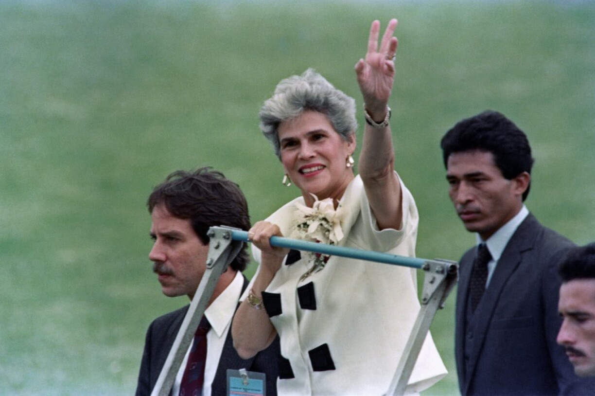 Violeta Chamorro (C) ruled Nicaragua from 1990 to 1997
