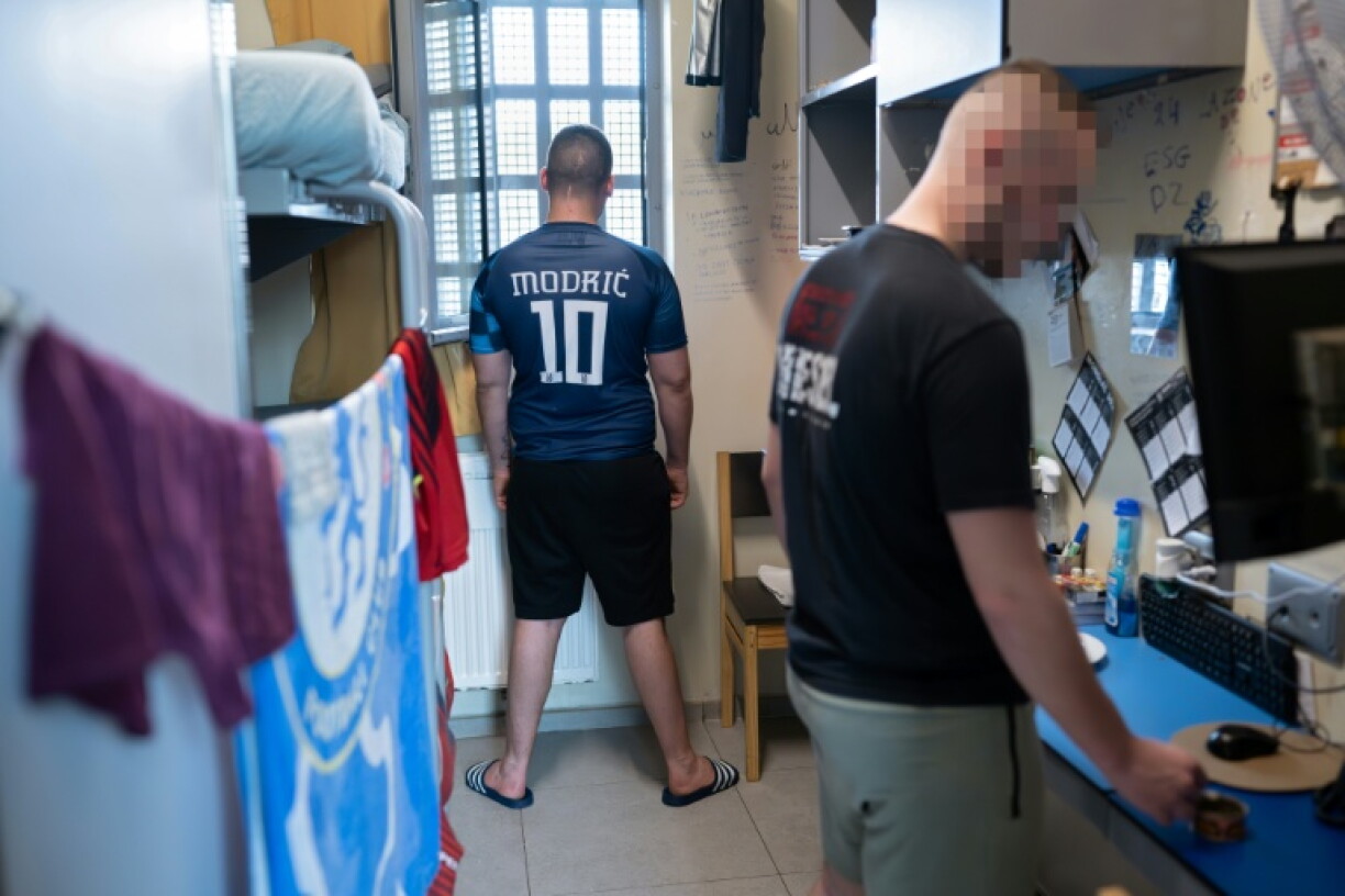 Des détenus dans leur cellule à la prison de Namur, le 23 juin 2026 en Belgique