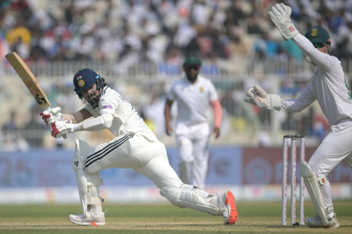 KL Rahul (L) made an attritional 39 which was still the highest individual score after the first two days of the first Test against South Africa