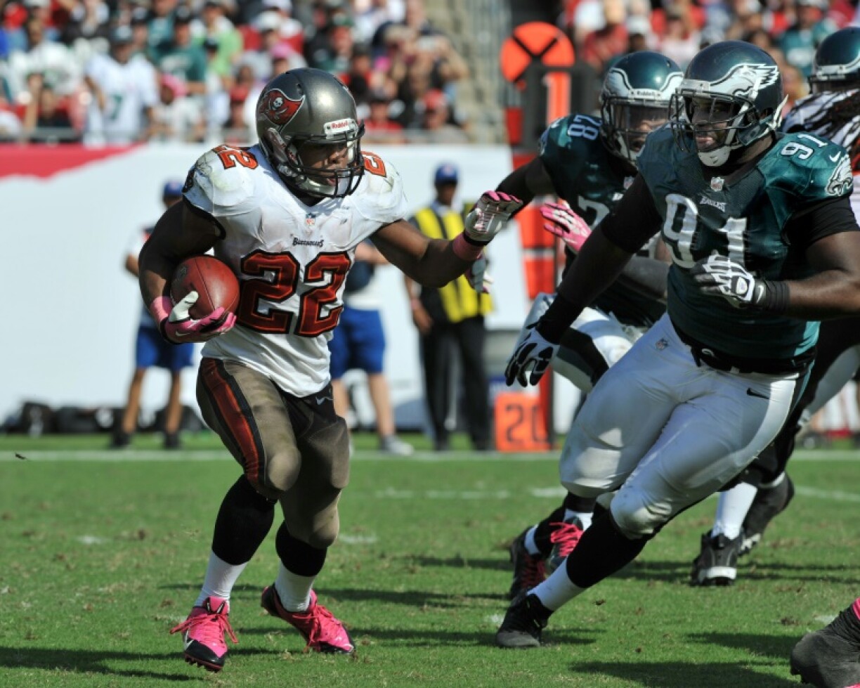 Former Tampa Bay running back Doug Martin (22) died in police custody in California as officers investigated a break-in, police have confirmed