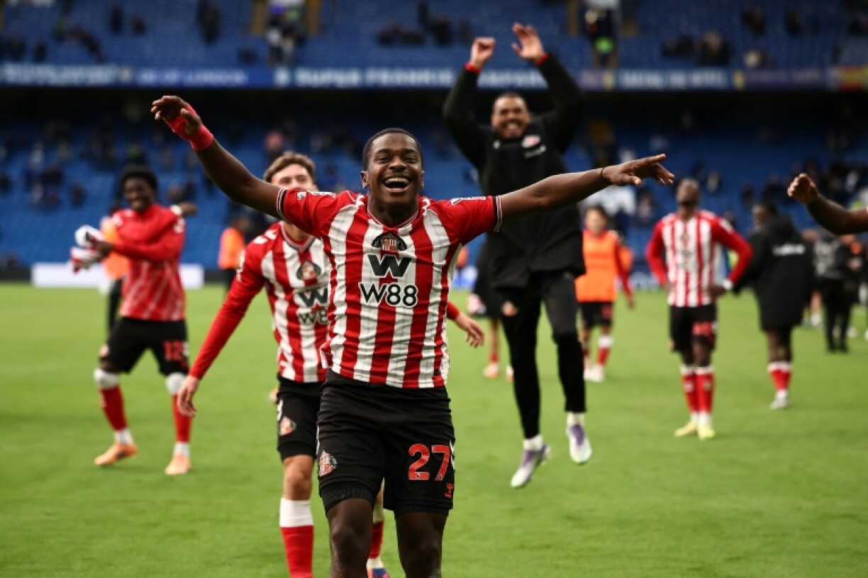 Sunderland shocked Chelsea to climb into the Premier League top four