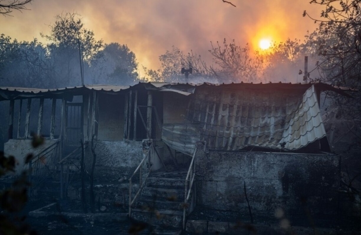 Firefighters are working in several areas of the Peloponnese