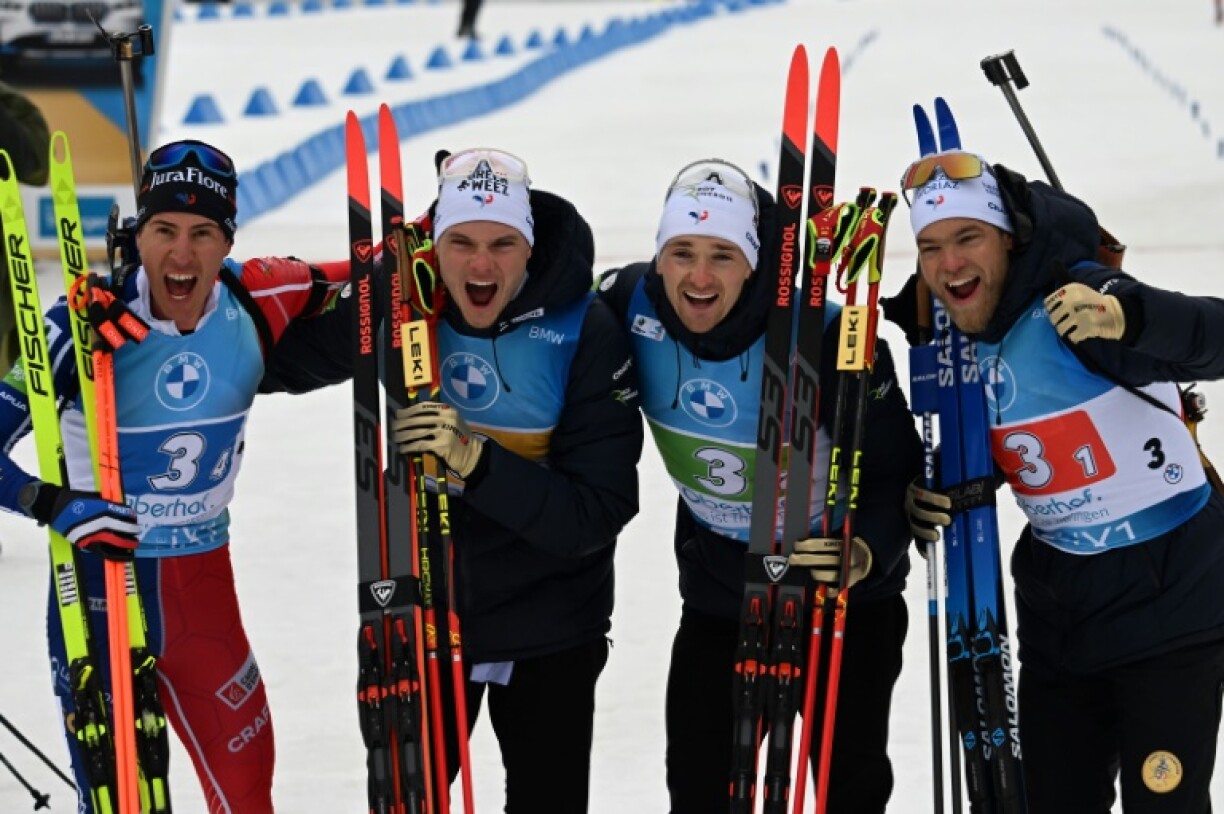 Le relais français (de g à d Quentin Fillon Maillet, Emilien Jacquelin, Fabien Claude et Antoine Guigonnat, champion du monde, à Oberhof, el 18 février 2023