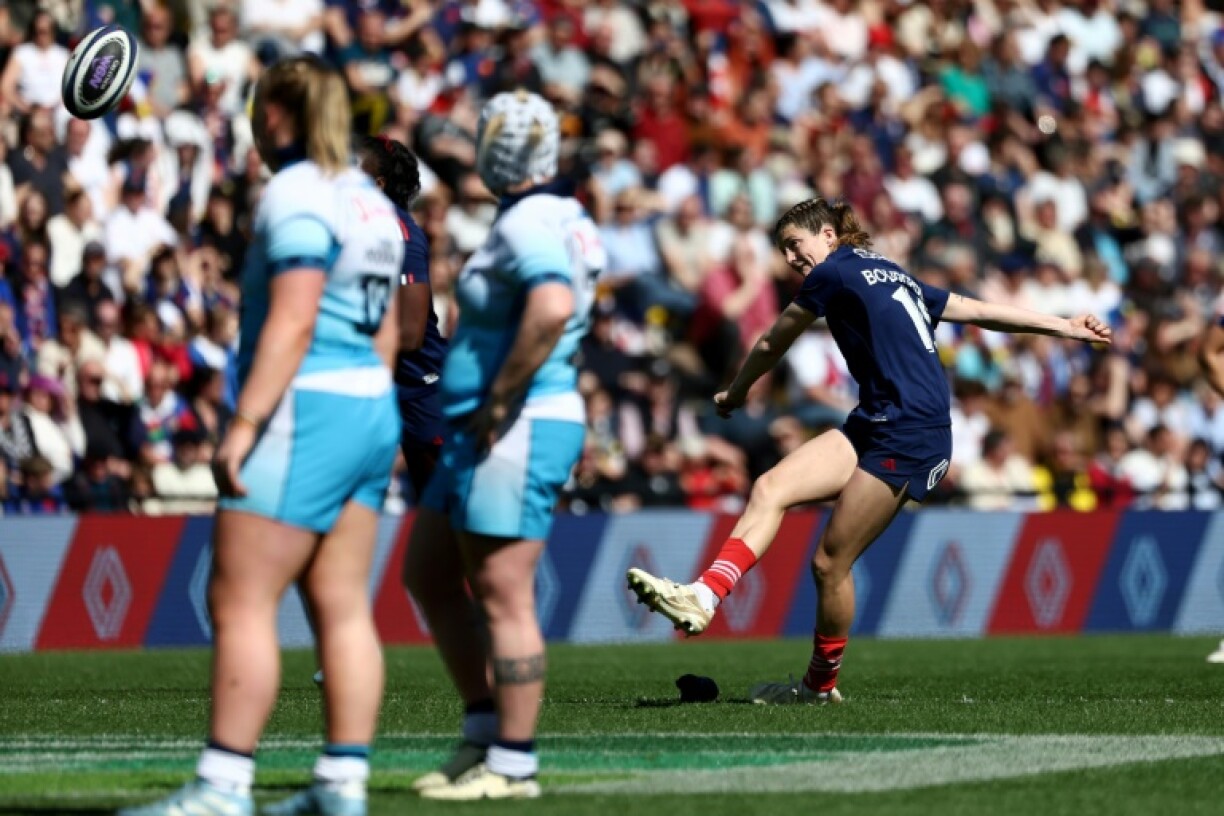France fullback Morgane Bourgeois scored 20 points in a 38-15 Six Nations thrashing of Scotland