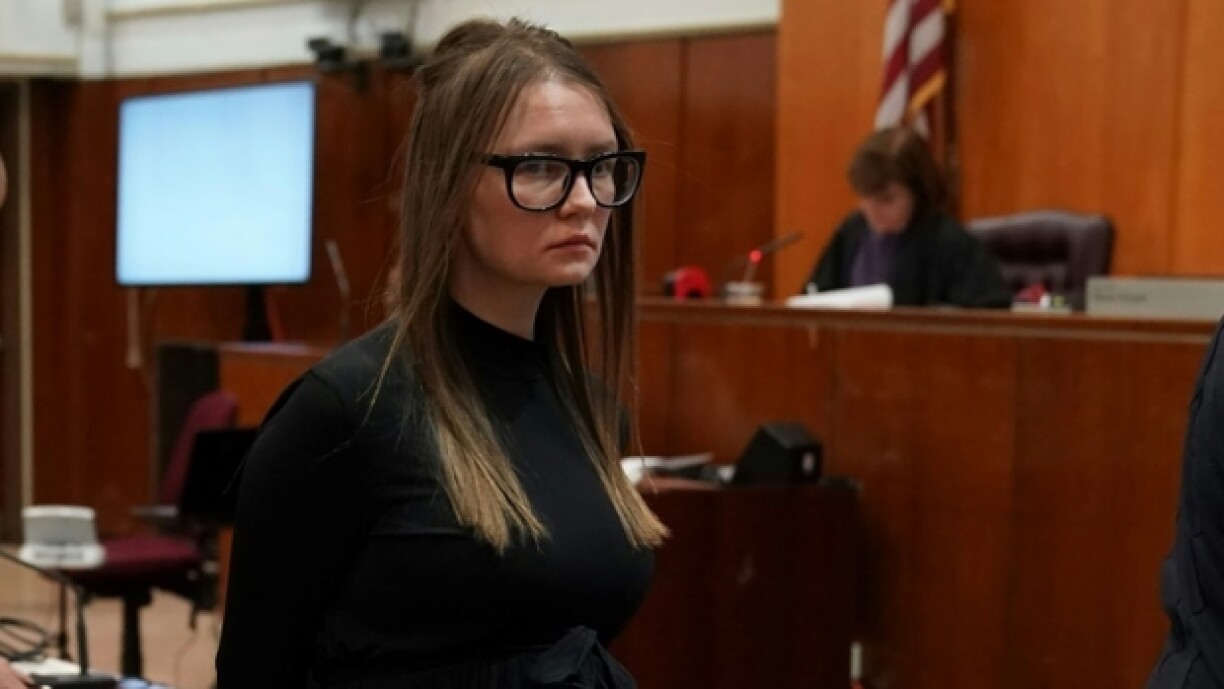 La fausse héritière Anna Sorokin après sa condamnation à une peine de 4 à 12 ans de prison à New York, le 9 mai 2019