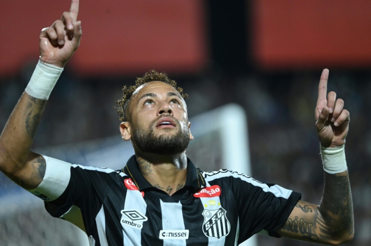 Neymar célèbre un but lors d'un match entre Santos et le Deportivo Recoleta, le 5 mai 2026 au Paraguay