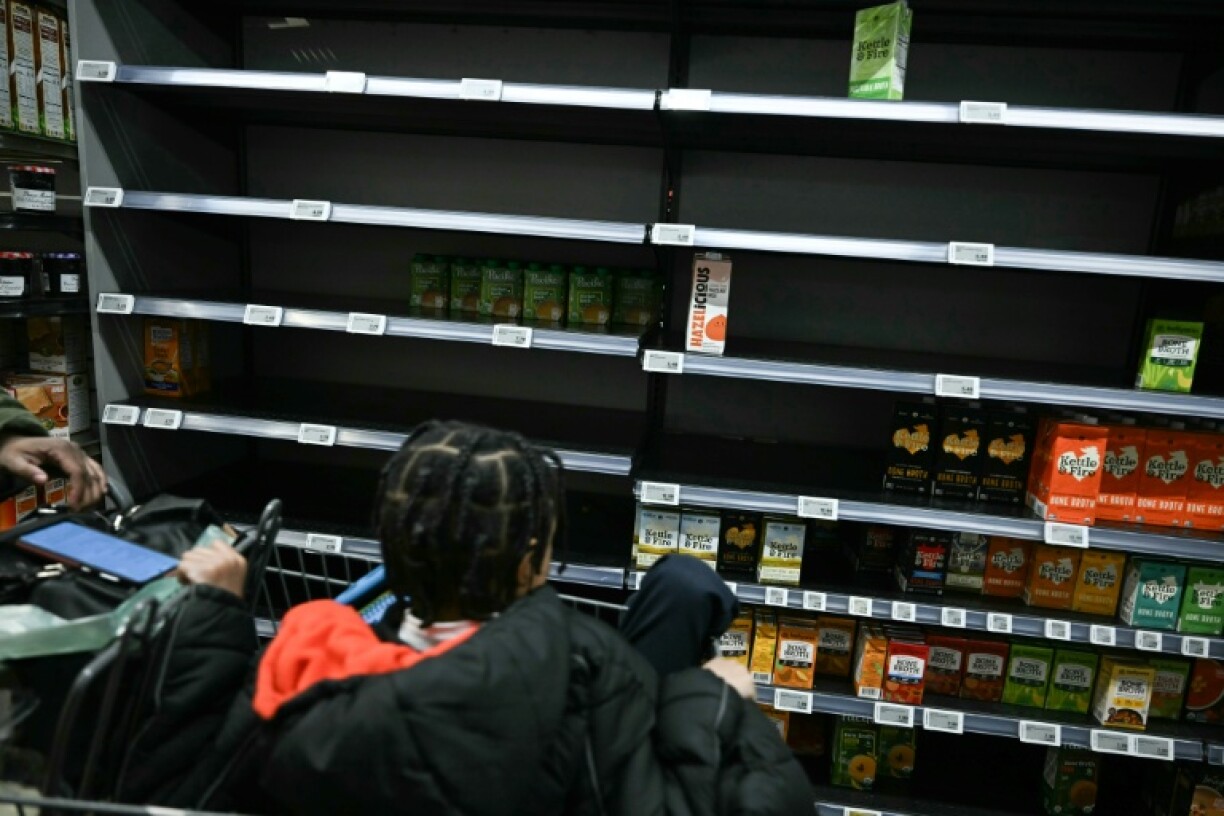 A Washington DC, les étalages des supermarchés sont vides à l'approche d'une tempête hivernale majeure, le 23 janvier 2026