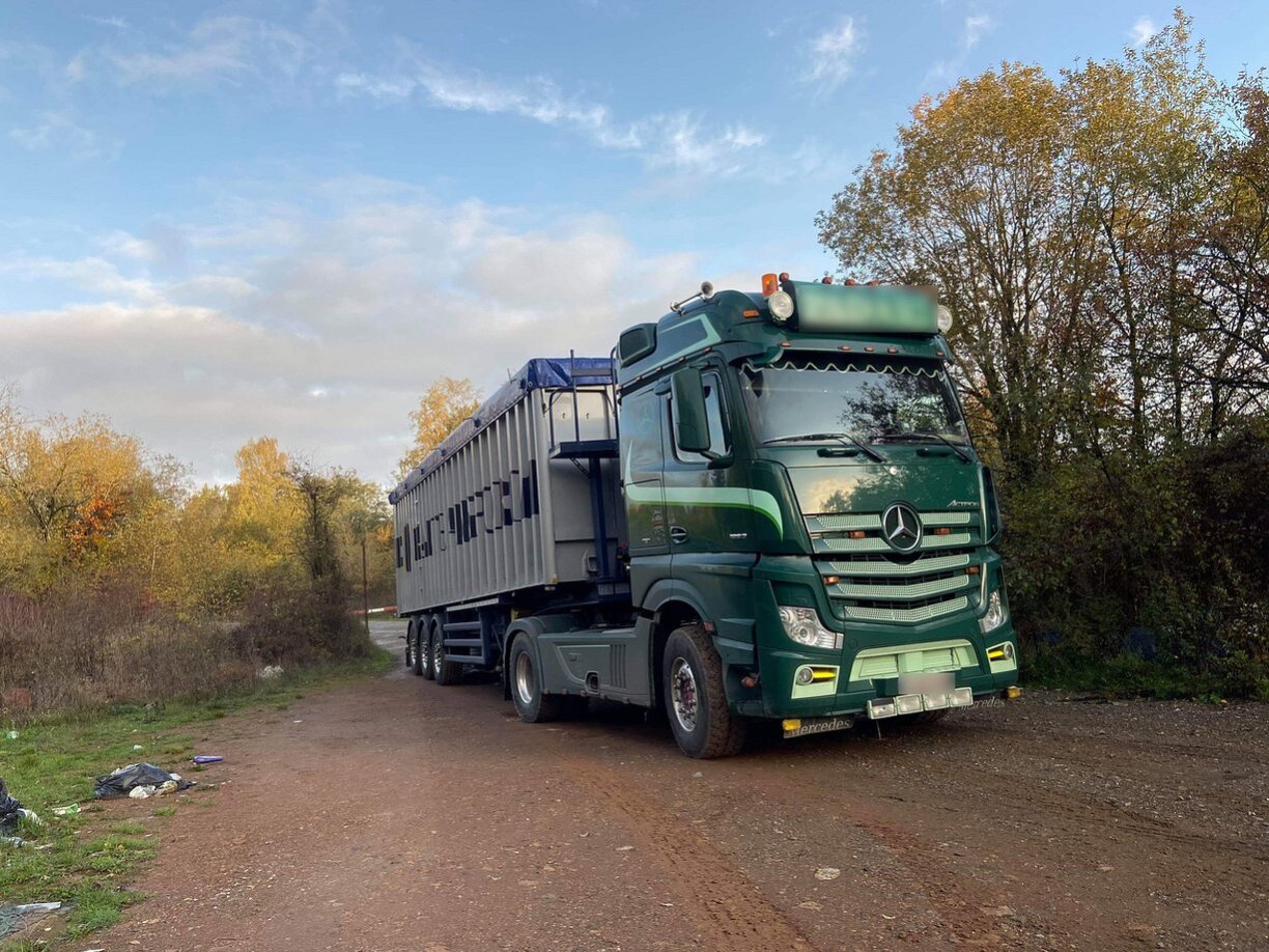 A lorry photographed by residents of Rédange in 2019 as it came to illegally unload its waste.