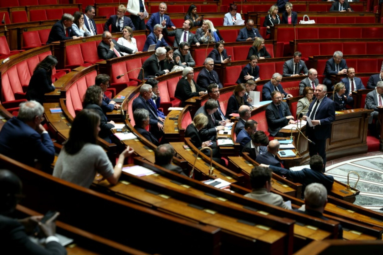Die französische Nationalversammlung stimmt am Dienstag darüber ab, ob unheilbar kranken Menschen das Recht auf Hilfe zum Suizid zu gewährt werden soll. Passiert der Gesetzentwurf die Kammer, wird sich im nächsten Schritt der Senat damit befassen.