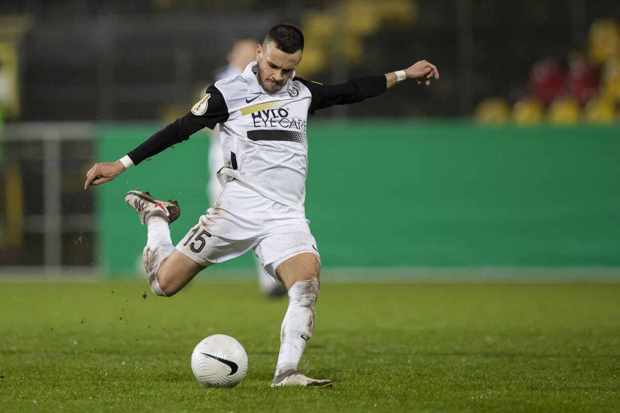De Mirza Mustafic am Joer 2020 am Trikot vu sengem deemolege Veräin Elversberg