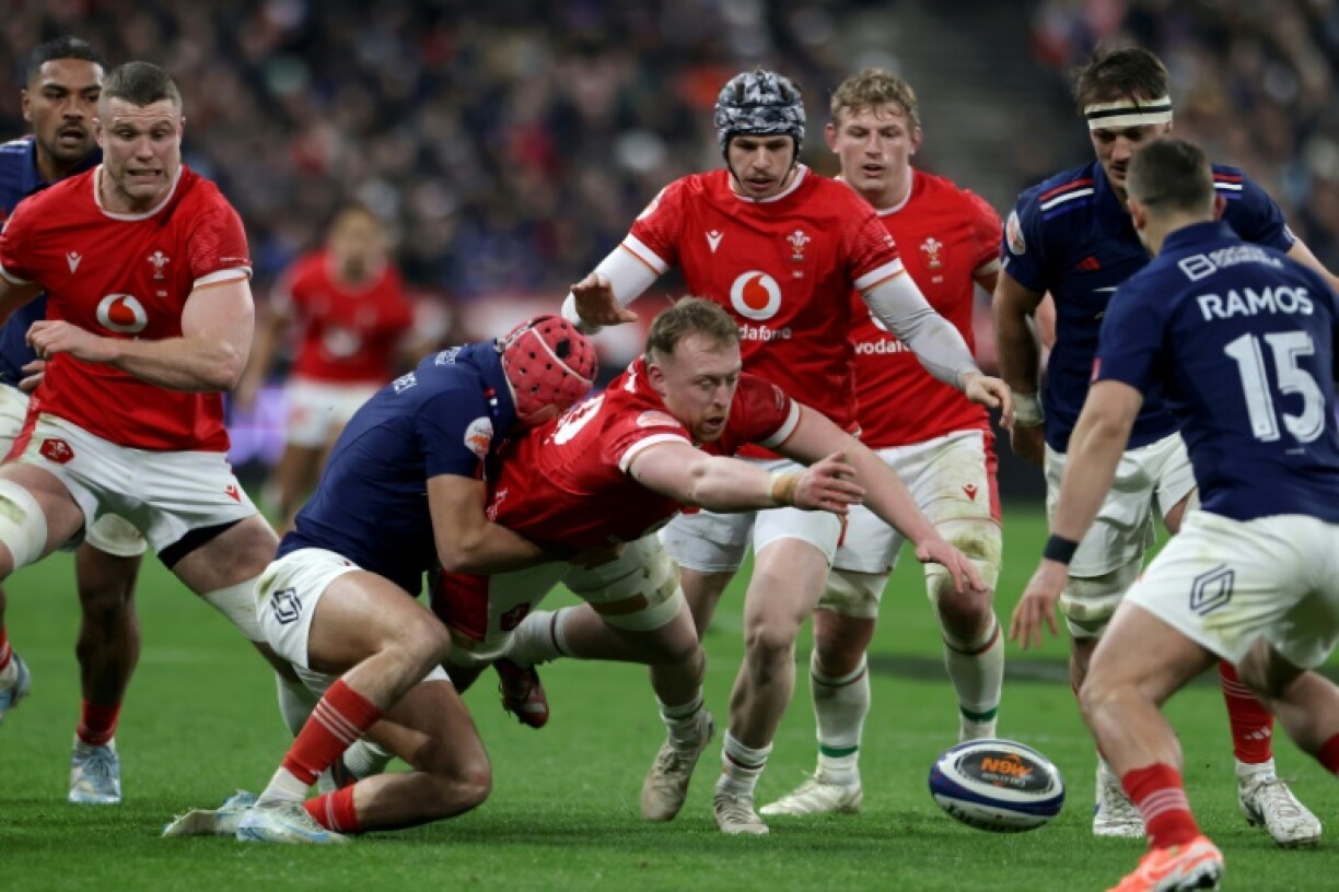 Wales flanker Tommy Reffell (C) spills the ball against France