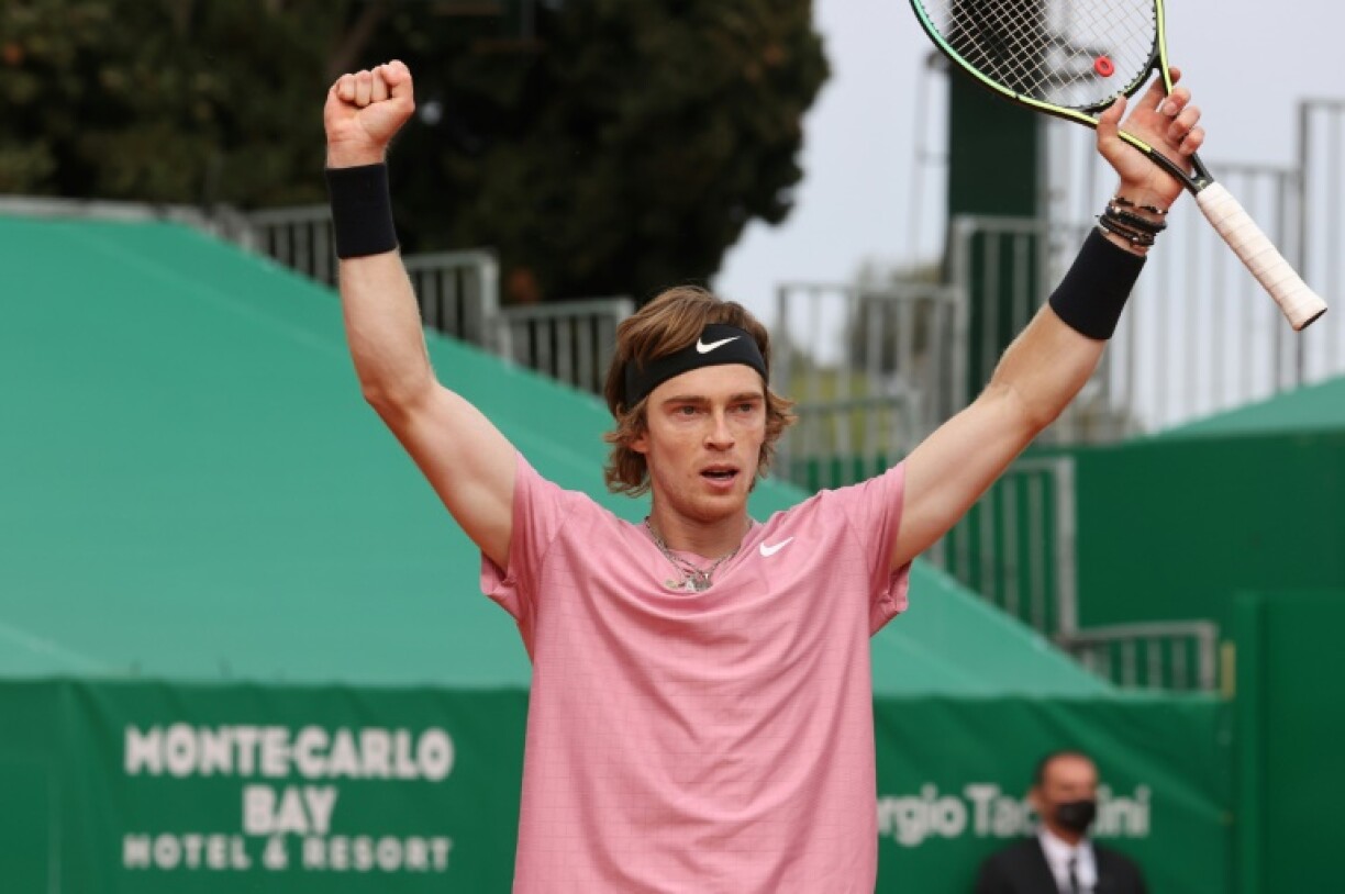 Le Russe Andrey Rublev fête sa victoire face au Norvégien Casper Ruud en demi-finale du Masters 1000 de Monte-Carlo, le 17 avril 2021