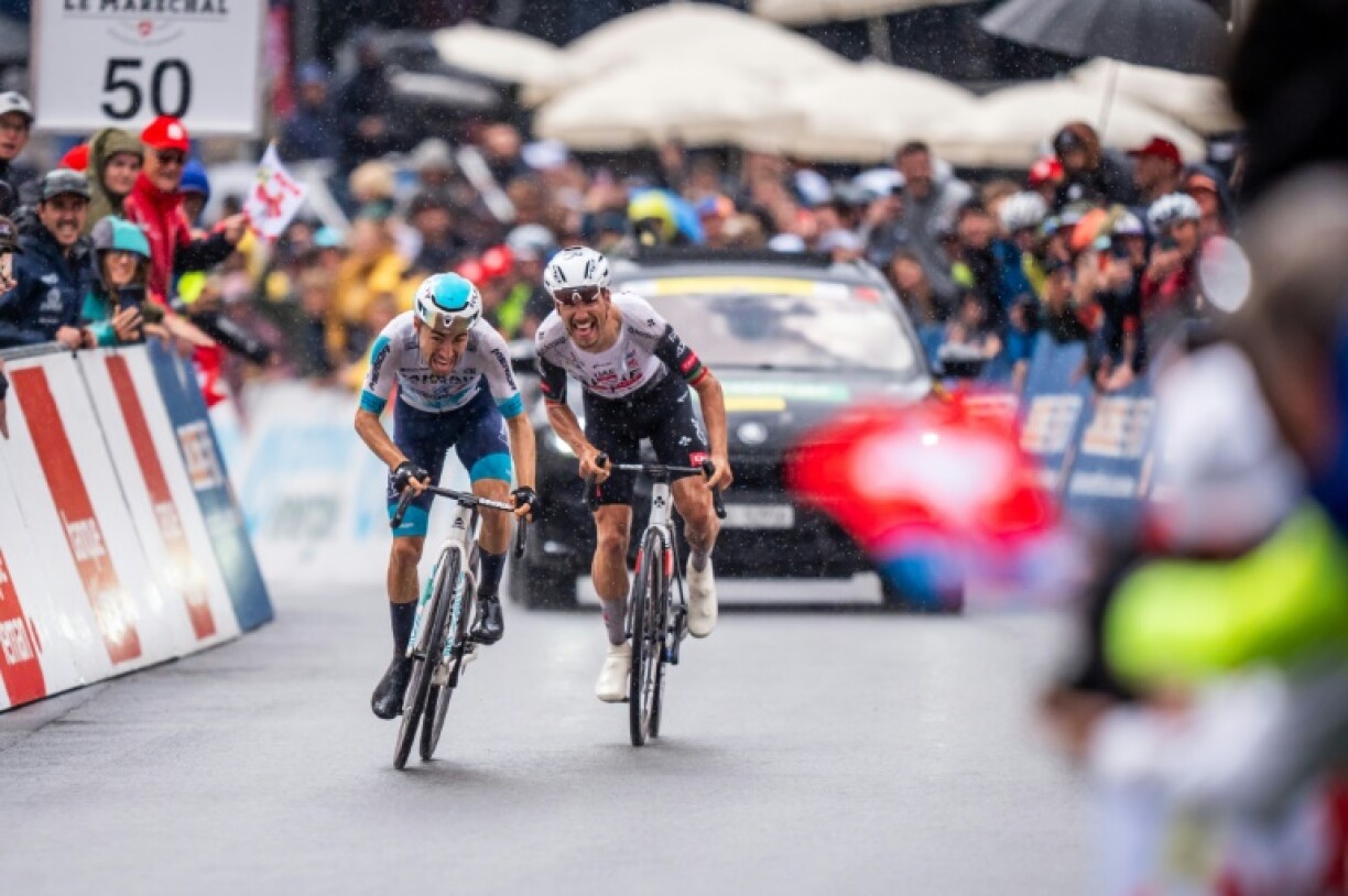 France's Lenny Martinez (L) sprints against Italy’s Lorenzo Fortunato (R) during the fourth stage of the Tour of Romandie