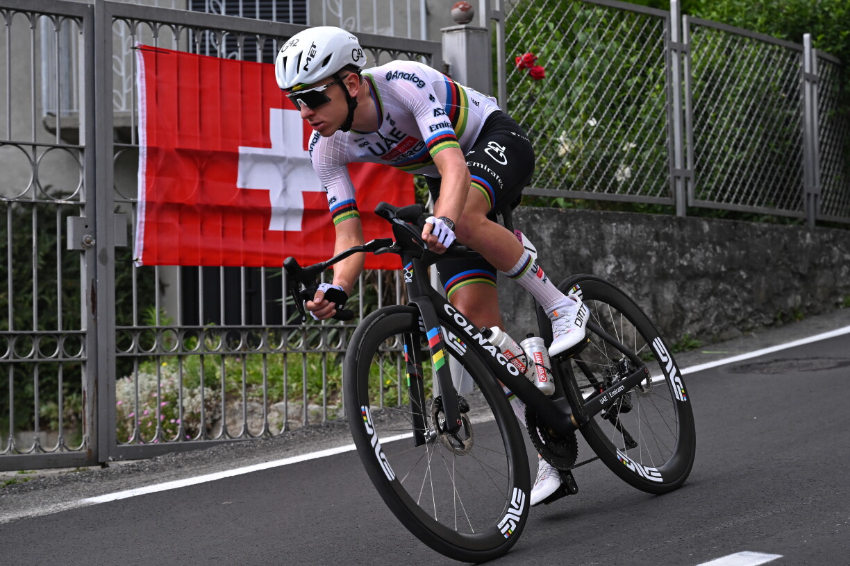 Géint den Tadej Pogacar war op der 1. Etapp vum Tour de Suisse kee Kraut gewues.
