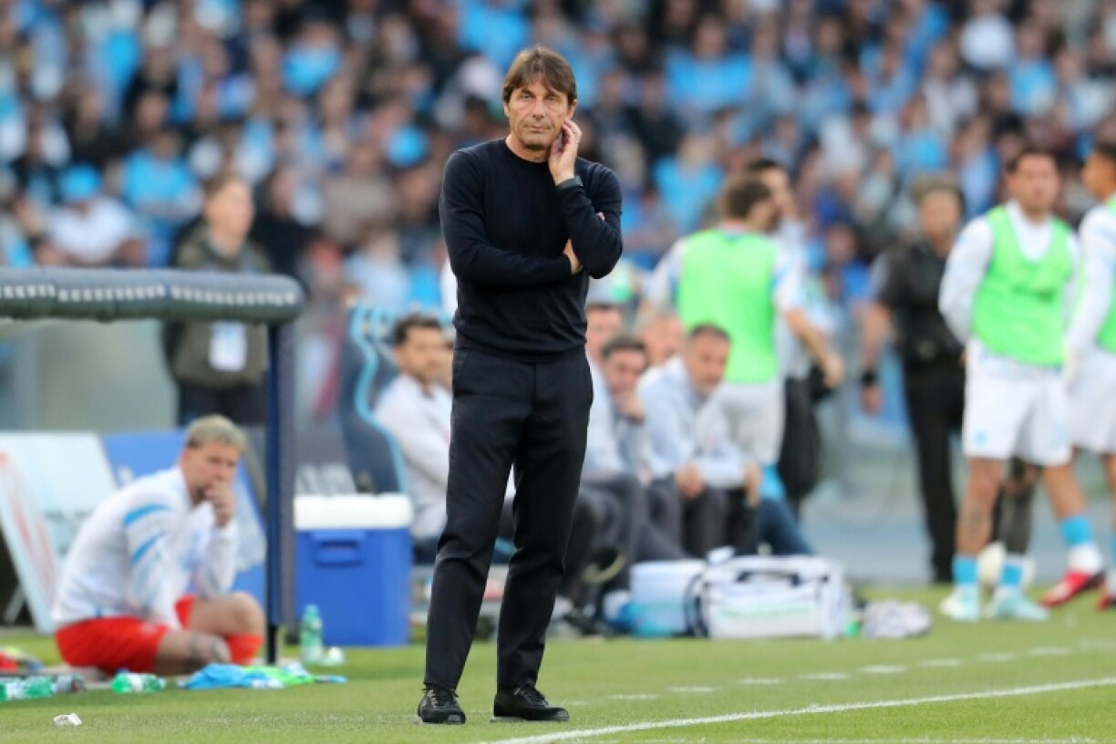 L'entraîneur de Naples Antonio Conte durant la défaite de son équipe face à la Lazio Rome (2-0) lors de la 33e journée du Championnat d'Italie le 18 avril 2026 au stade Diego-Armando-Maradona