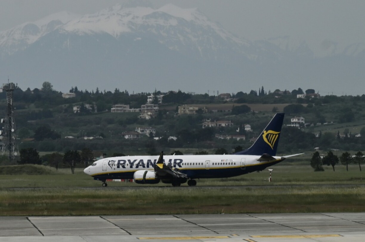 Un avion de la compagnie aérienne à bas coûts irlandaise Ryanair sur le tarmac de l'aéroport international de Thessalonique "Macédoine", le 7 mai 2026