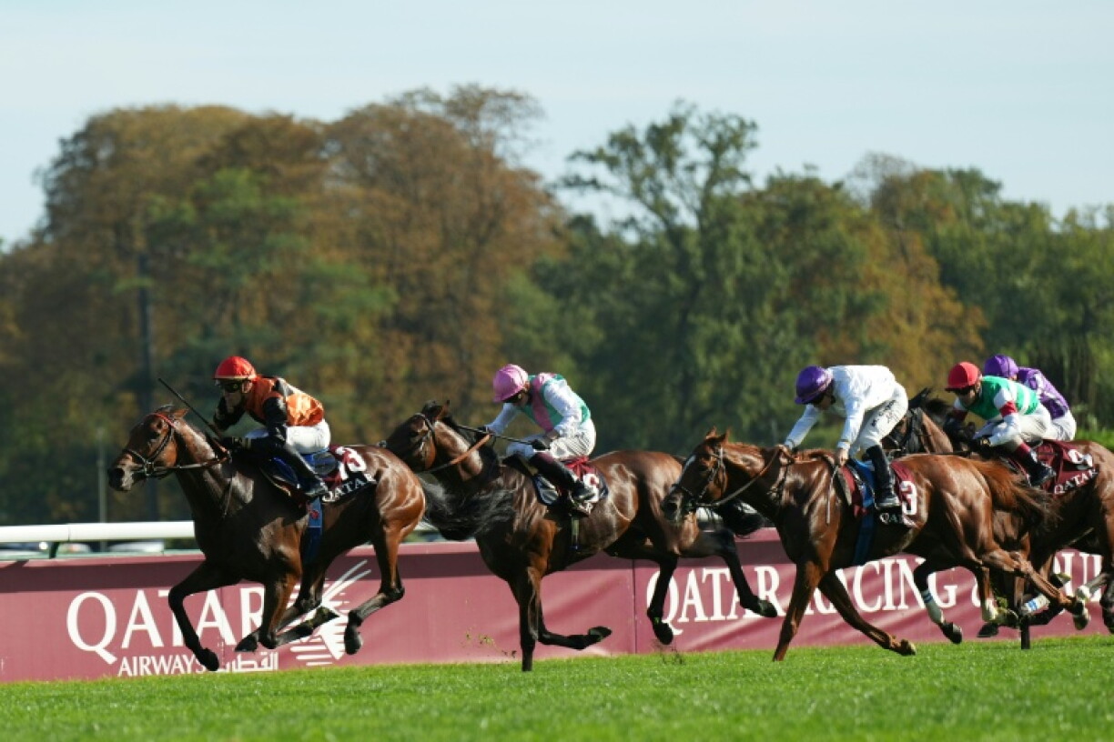 Jockey Cristian Demuro (L), seen here winning the 2023 Prix de l'Arc de Triomphe, says to win Sunday's renewal of the race for Japan would be magical