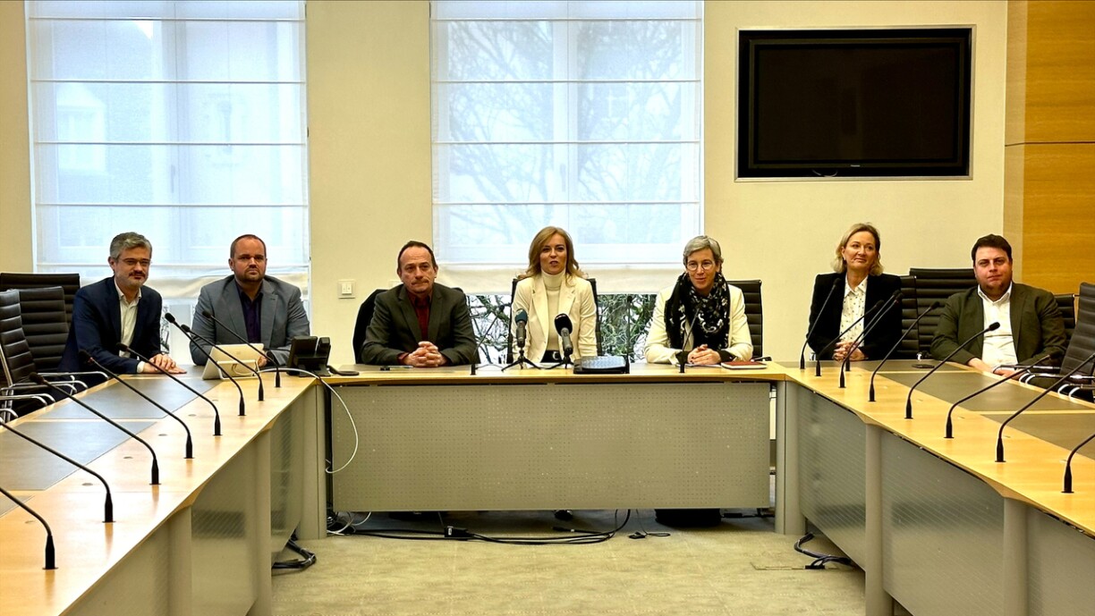 Representatives of the LSAP, the Green Party, the Pirate Party, and the Left Party have come together to voice their criticism.