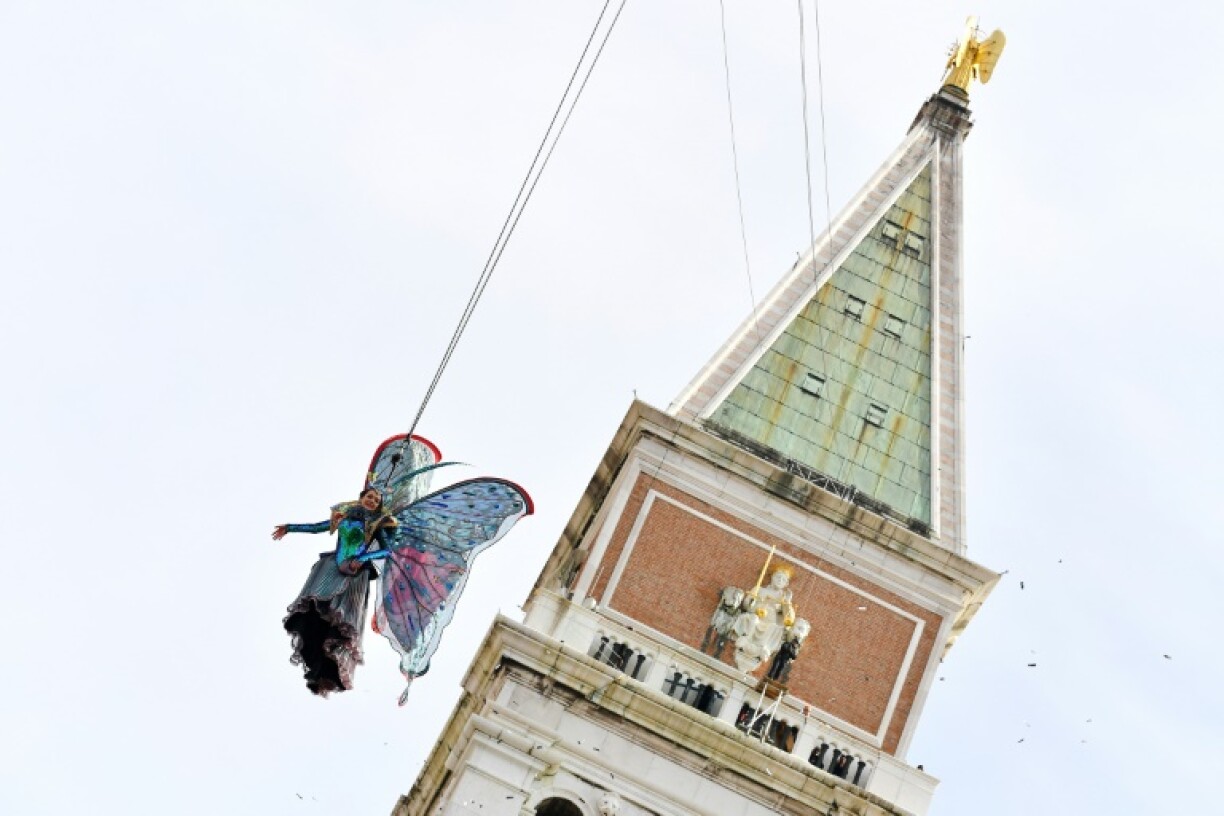 L'élue de l'édition 2018 du carnaval de Venise Erika Chia accomplit