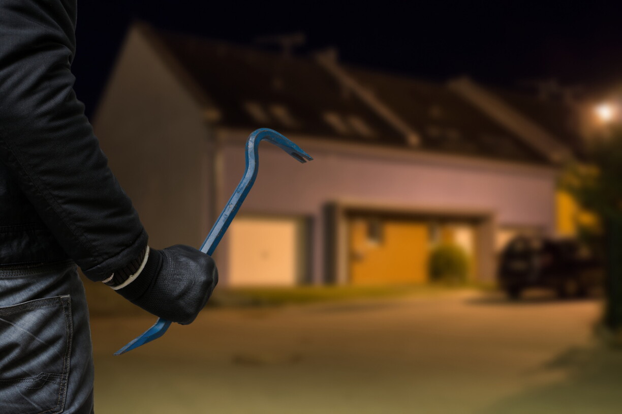 Un homme a poursuivi des malfaiteurs découverts chez lui. - Photo d'illustration