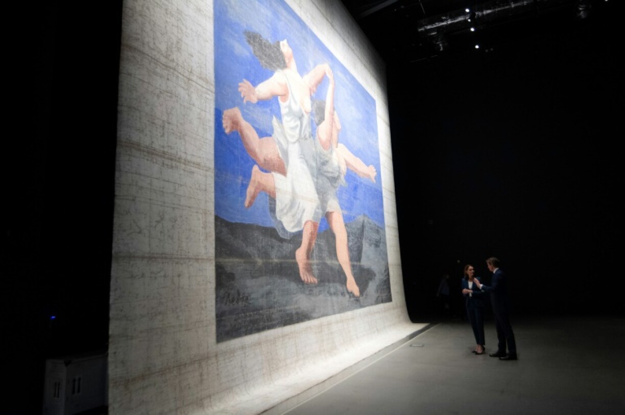 Kate was shown a huge 1924 stage cloth painted by Prince Alexander Schervashidze, an enlargement of Pablo Picasso's The Two Women Running on the Beach created for the Ballets Russes 'Le Train Bleu'