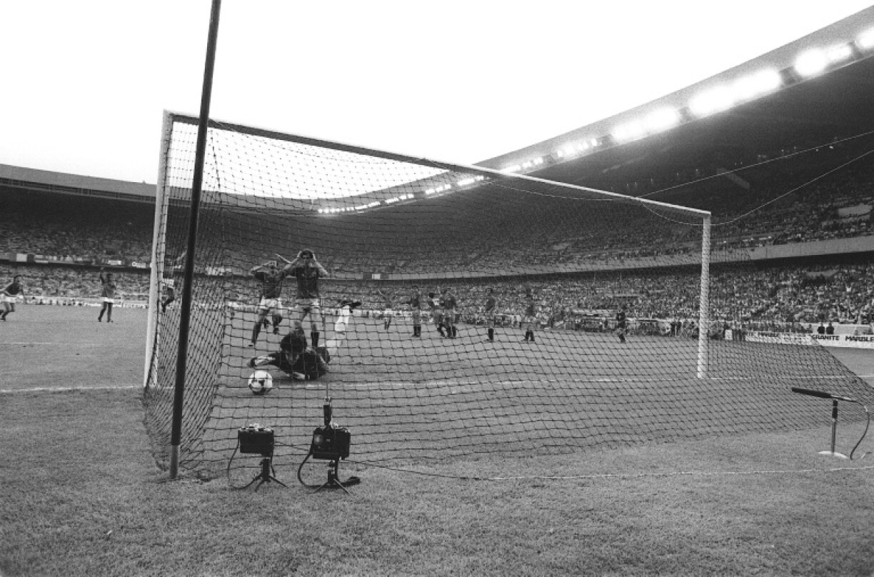 L'erreur du gardien espagnol Luis Arconada qui lasse passer la balle sous lui après un coup franc du Français Michel Platini, lors de la finale de l'Euro-1984, le 27 juin au Parc des Princes
