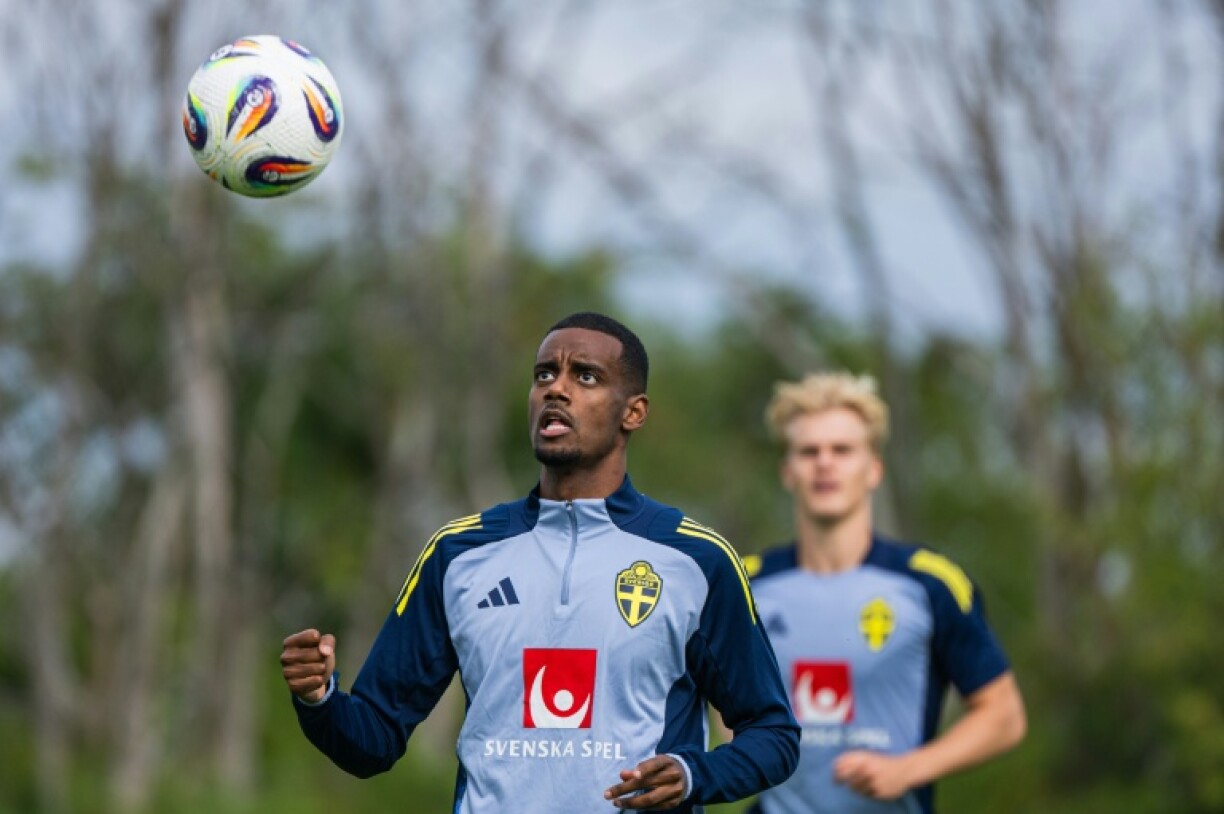 Alexander Isak trains with Sweden on September 2