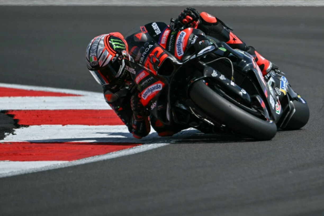 Le pilote Aprilia Marco Bezzecchi en course au GP de Grande-Bretagne de MotoGP dimanche à Silverstone.