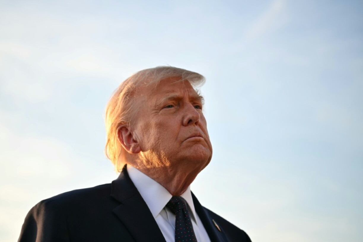 Le président américain Donald Trump à l'aéroport d'Orly, en France, le 17 juin 2026