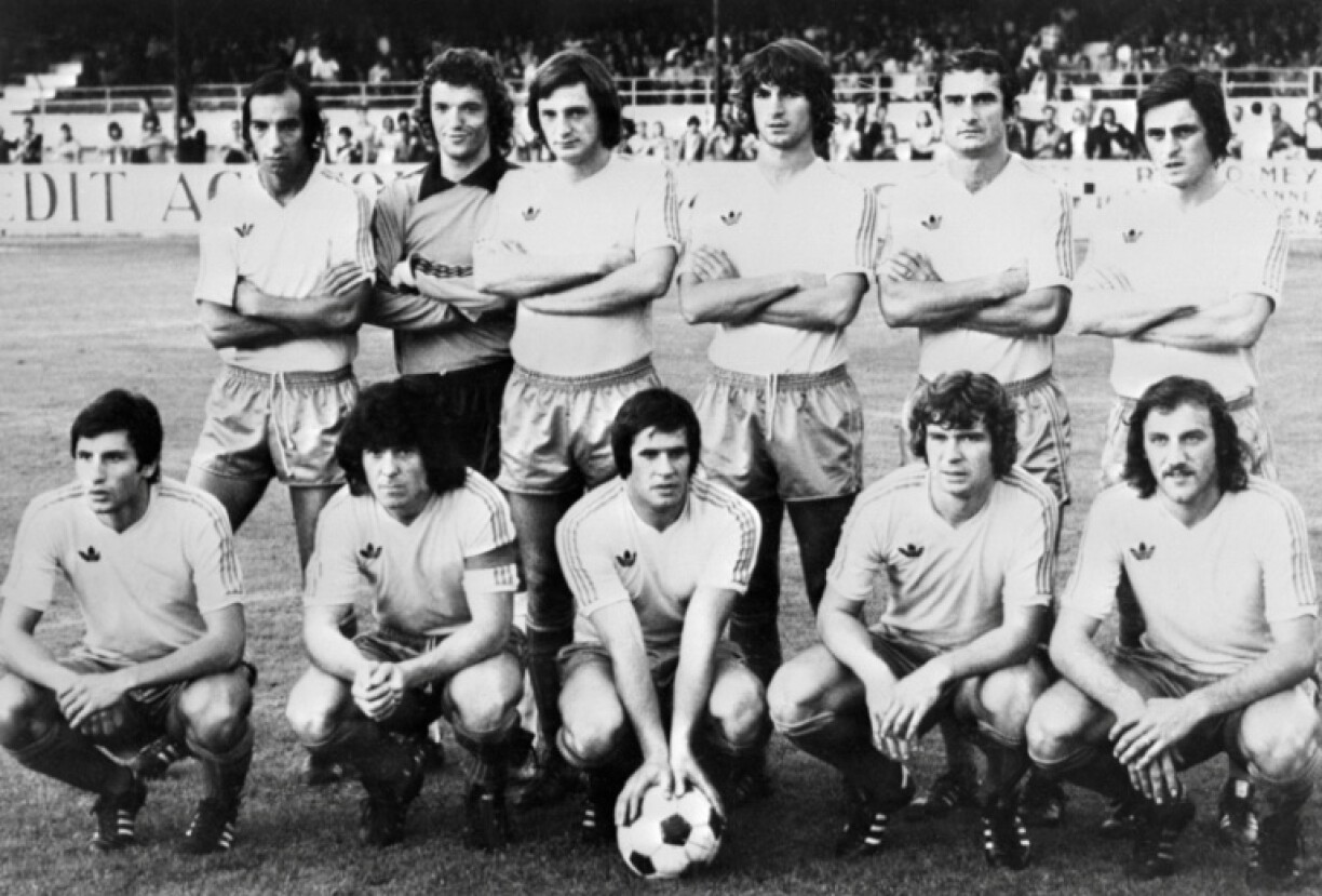 Rolland Courbis (debout, troisième en partant de la droite) alors joueur du FC Sochaux, avec ses coéquipiers, le 24 août 1976