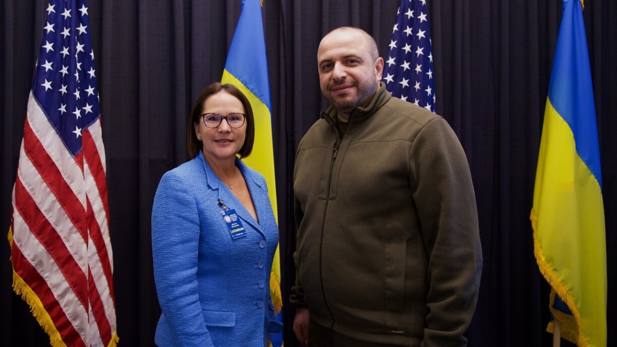 D'Yuriko Backes mam ukrainesche Verdeedegungsminister Rustem Umerov.