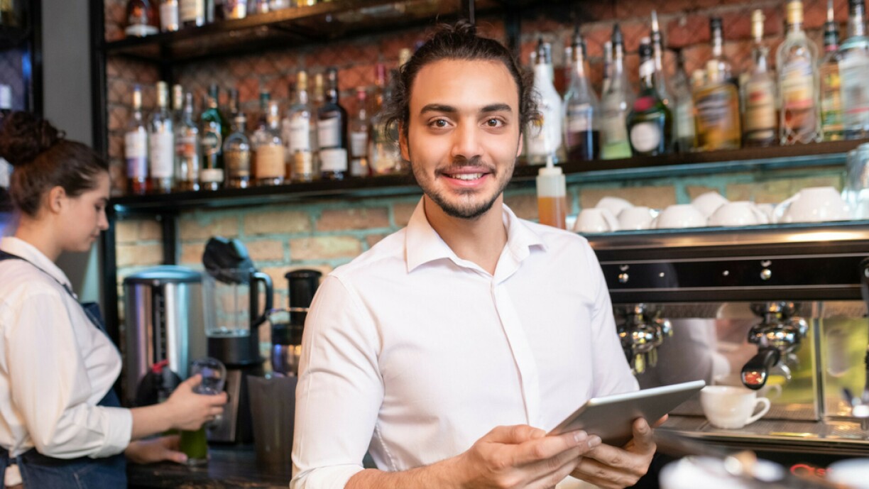 Luxembourg server directly asks for tip