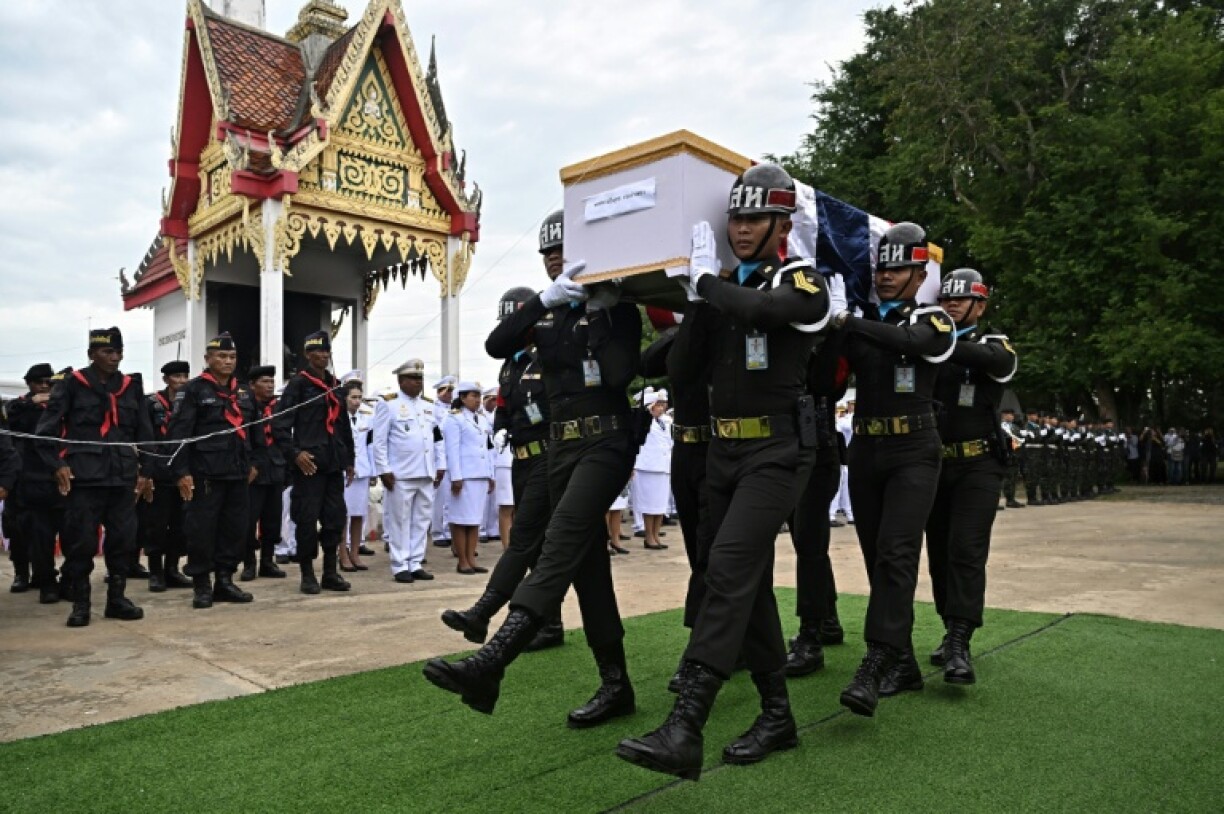 Theerayuth joined the Thai military just last year and was assigned the role of ammunition bearer