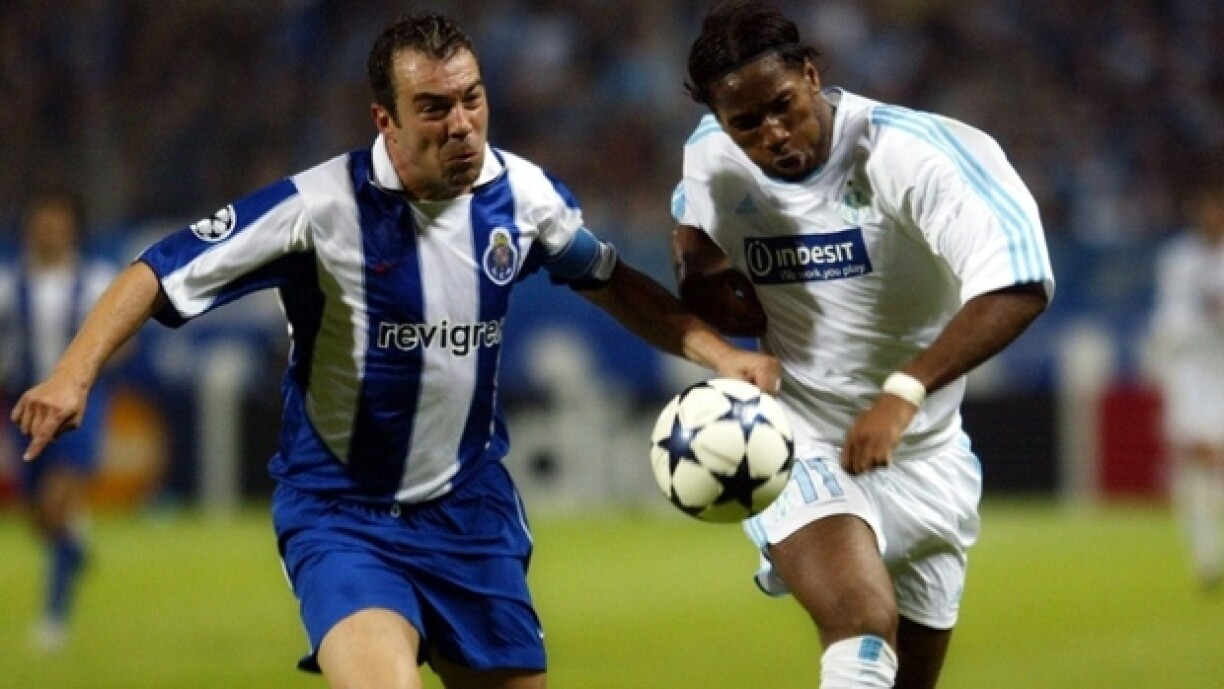 De Jorge Costa 2003 als aktive Spiller am Zweekampf mam Didier Drogba