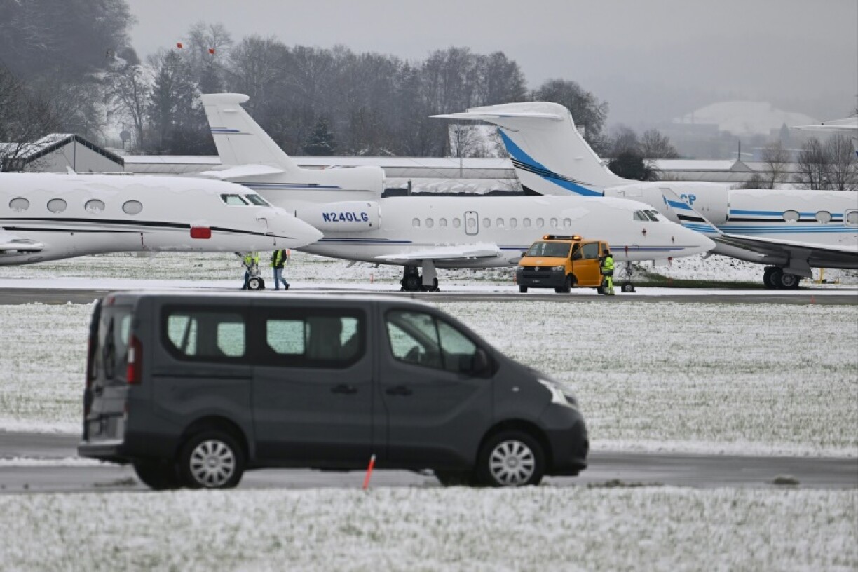 Des jets privés stationnés sur la base aérienne de Dübendorf, en Suisse, pendant le forum de Davos le 18 janvier 2023