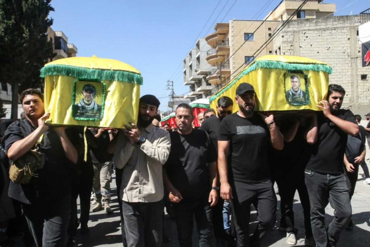 Les funérailles de victimes d'une frappe aérienne israélienne ayant visé le village de Kfar Remmane la veille, dans le sud du Liban, le 8 septembre 2026