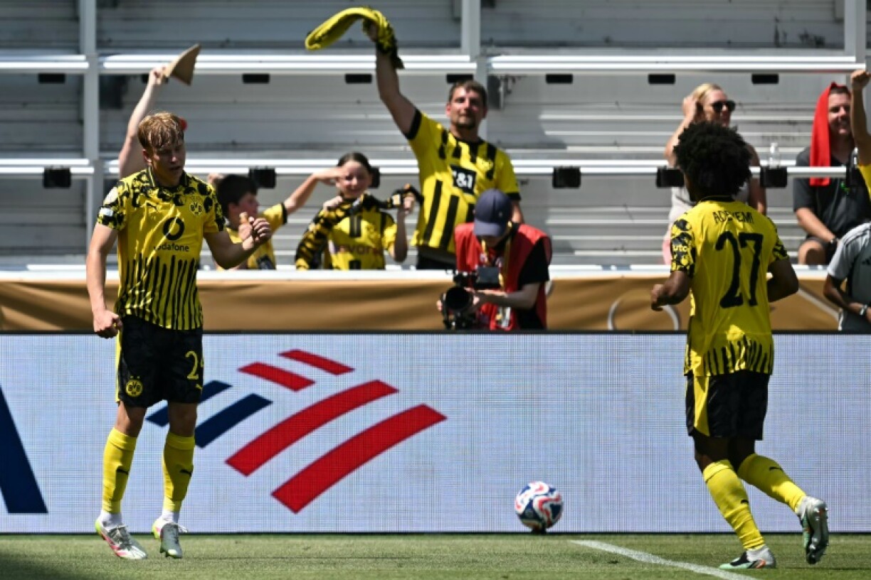 Daniel Svensson (L) celebrates after scoring the only goal in Borussia Dortmund's 1-0 win over Ulsan HD in Cincinnati