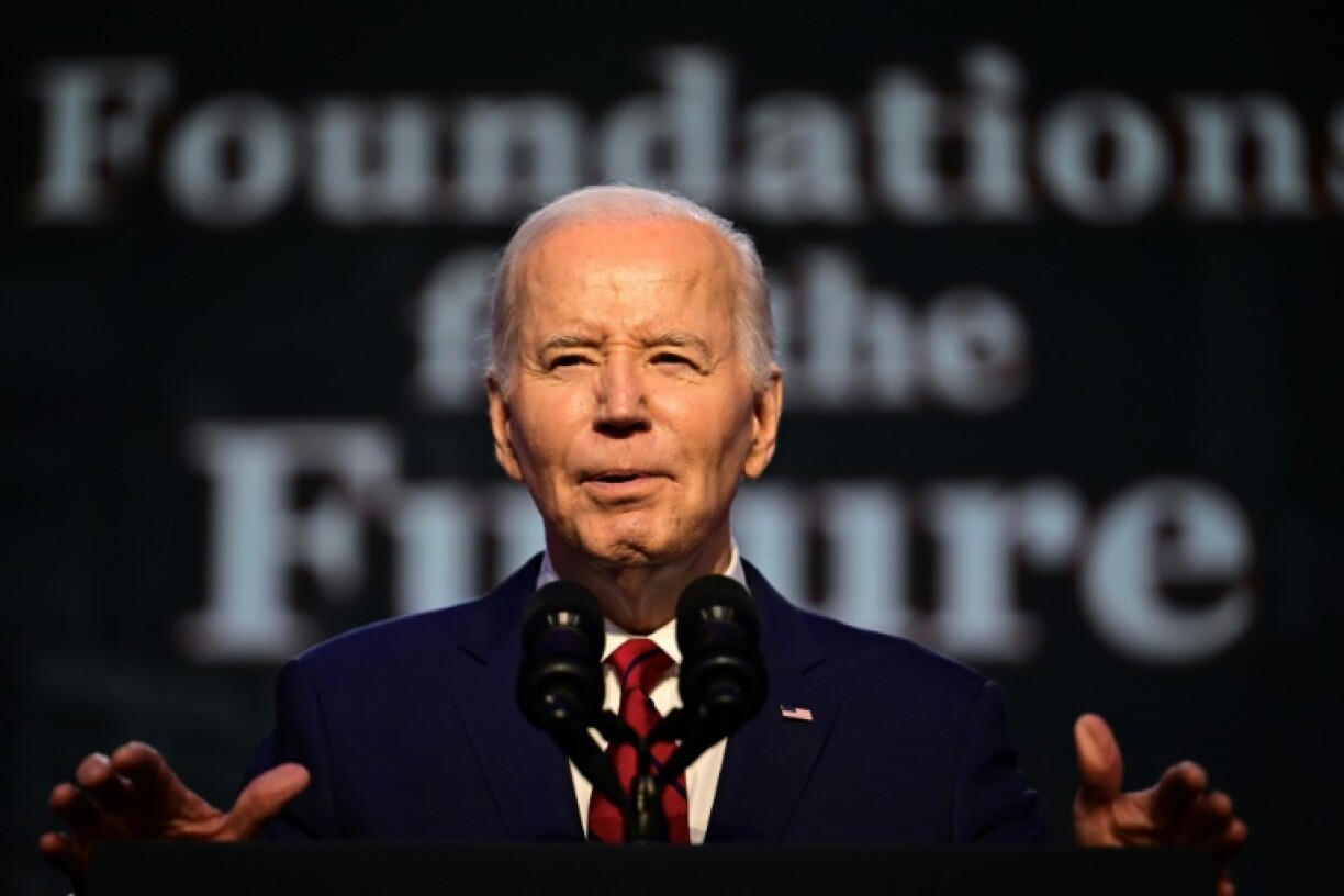 Joe Biden donne un discours devant des syndicalistes du bâtiment, à Washington, le 24 avril 2024