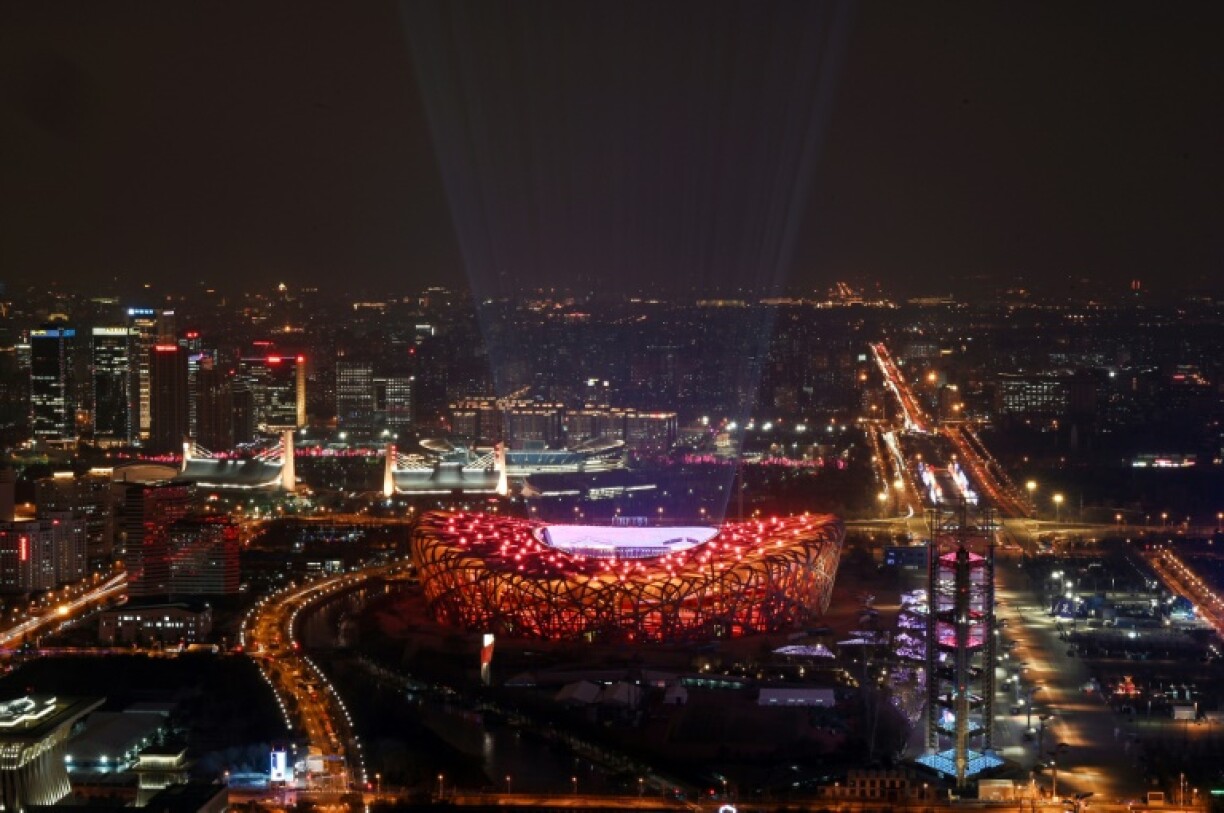 Le stade national de Pékin illuminé, le 19 janvier 2022