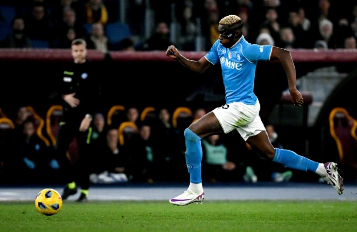 L'attaquant nigérian de Naples Victor Osimhen lors du match du Championnat d'Italie entre l'AS Rome et son équipe le 23 décembre 2023 à Rome