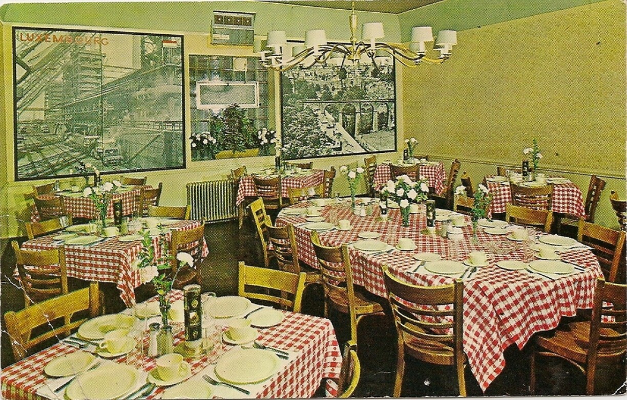 Postcard depicting the interior of Luxembourg Gardens - Morton Grove, Illinois.