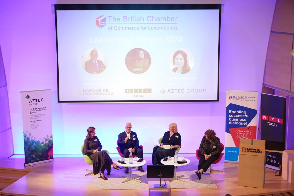 Ambassador Thomas, Julian Troian and Dorothea Brunner Gloor share their insights with Claudia Neumeister and the audience.