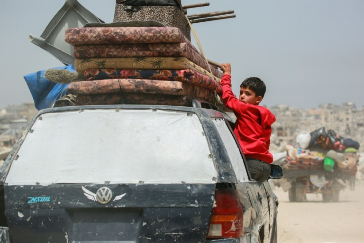 Palestinians flee the northern cities of Jabalia and Beit Lahia towards Gaza City amid continuous Israeli strikes