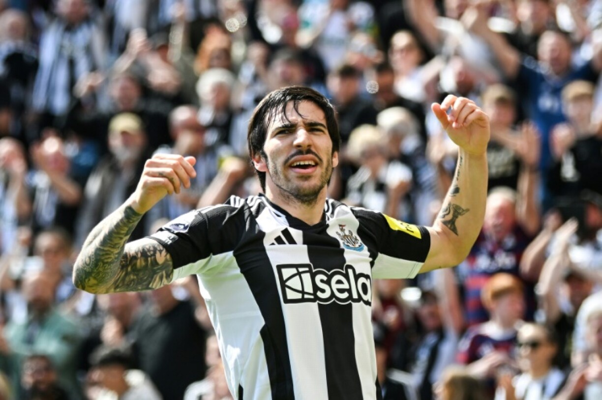 Newcastle's Sandro Tonali celebrates after scoring against Chelsea