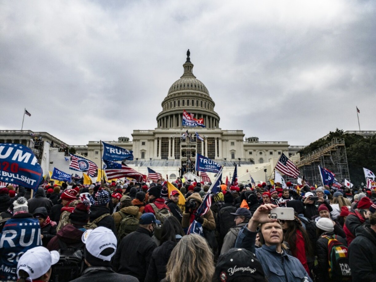 Des partisans du président américain Donald Trump rassemblés devant le Capitole, le 6 janvier 2021 à Washington