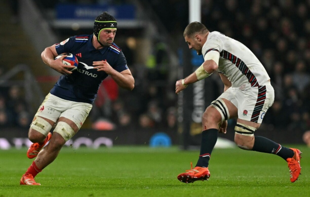 Gregory Alldritt (L) is one of six French changes for the game against Fiji in Bordeaux