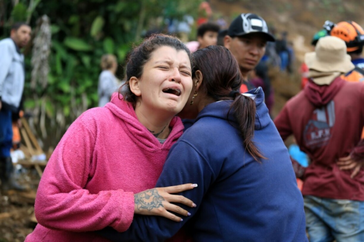 A landslide triggered by heavy rains has killed at least 10 people in the Colombian municipality of Bello, near the city of Medellin