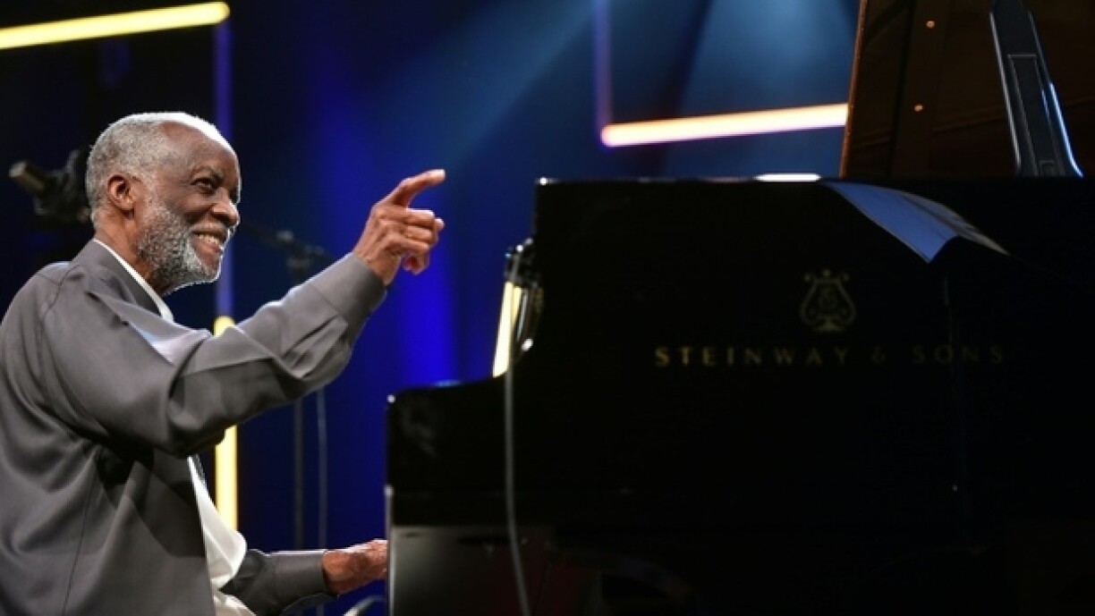 Le pianiste de jazz américain Ahmad Jamal se produit lors d'un concert à Marciac, dans le Gers, le 4 août 2016